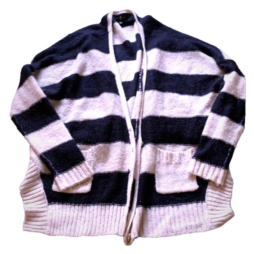 Stylish sweater🌈
